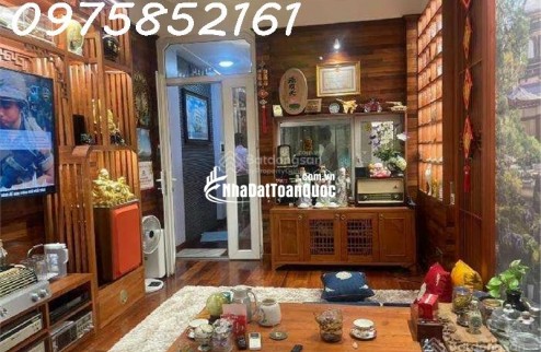 Những bước quan trọng bao gồm dọn dẹp gọn gàng, mở rộng góc quay và thiết lập ánh sáng tối ưu.